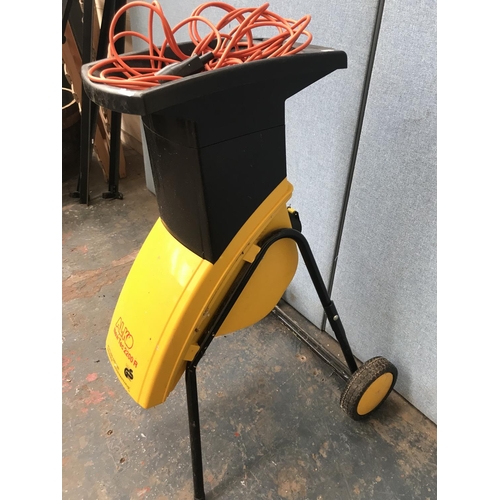 1699 - An Al-Ko Newtec 2200R wood chipper