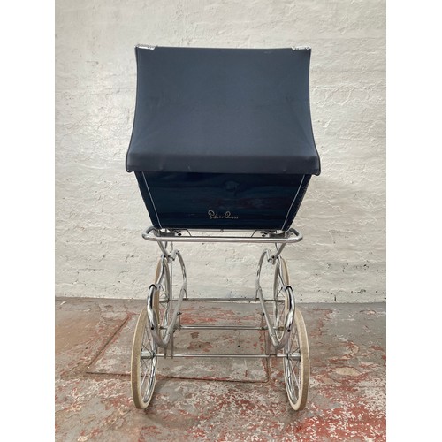 863 - A vintage Silver Cross blue and chrome pram - approx. 120cm high (with hood) x 60cm wide and 122cm l... 