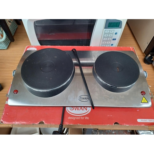 1543 - Two boxed Swan SBR202 counter top double boiling rings