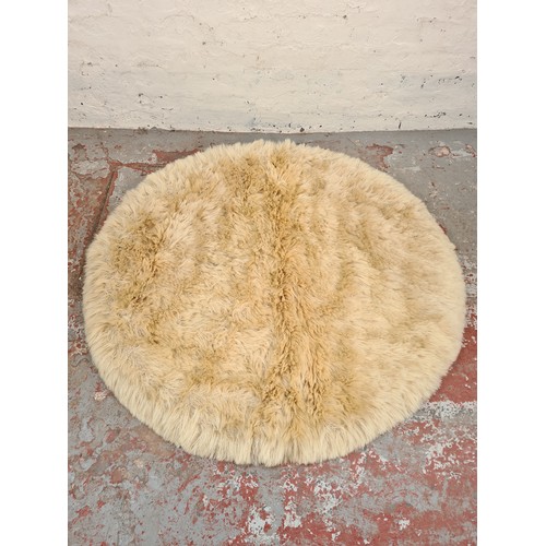 1180E - A Fields pure mohair Skelmet rug - approx. 119cm in diameter