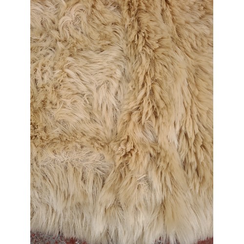 1180E - A Fields pure mohair Skelmet rug - approx. 119cm in diameter