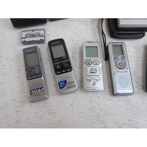 1304 - A collection of digital voice recorders to include boxed Sanyo TRC-620M microcassette, Sony M-335 mi... 