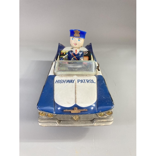 637 - A 1960's Japanese tinplate Highway Patrol battery operated toy car - approx. 13cm high x 10cm wide x... 