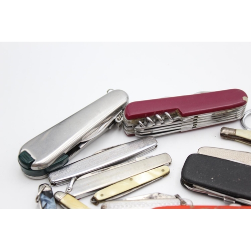 136 - A collection of assorted pocket knives/tools to include multi-tool, Swiss Army etc.