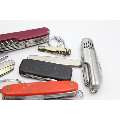 136 - A collection of assorted pocket knives/tools to include multi-tool, Swiss Army etc.