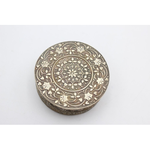 232 - A vintage stamped .800 continental silver ornate pill/trinket box - approx. gross weight 44 grams an... 