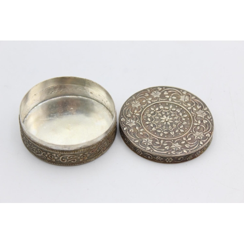 232 - A vintage stamped .800 continental silver ornate pill/trinket box - approx. gross weight 44 grams an... 