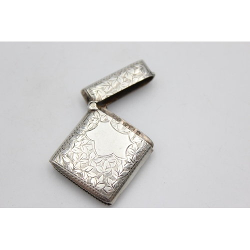 242 - A Victorian Minshull & Latimer hallmarked Birmingham sterling silver vesta case, dated 1900 - approx... 