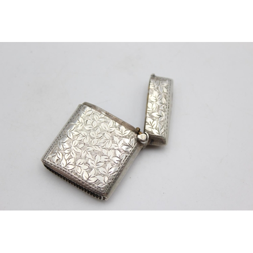 242 - A Victorian Minshull & Latimer hallmarked Birmingham sterling silver vesta case, dated 1900 - approx... 