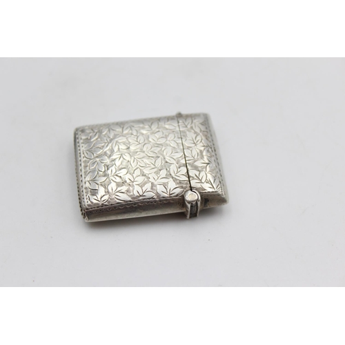 242 - A Victorian Minshull & Latimer hallmarked Birmingham sterling silver vesta case, dated 1900 - approx... 