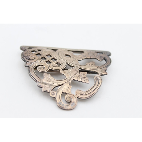 256 - A Victorian hallmarked 1901 Chester sterling silver belt buckle, dated 1901 - approx. gross weight 5... 