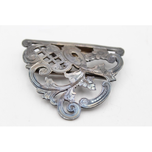 256 - A Victorian hallmarked 1901 Chester sterling silver belt buckle, dated 1901 - approx. gross weight 5... 