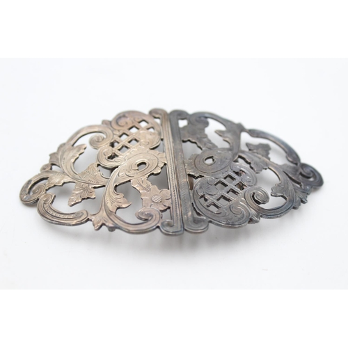 256 - A Victorian hallmarked 1901 Chester sterling silver belt buckle, dated 1901 - approx. gross weight 5... 