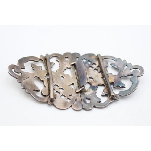 256 - A Victorian hallmarked 1901 Chester sterling silver belt buckle, dated 1901 - approx. gross weight 5... 