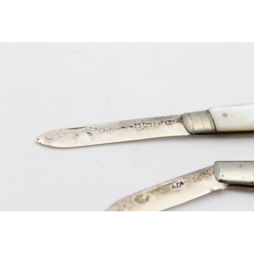 258 - Two antique hallmarked .925 sterling silver knives with mother of pearl handles - approx. gross weig... 