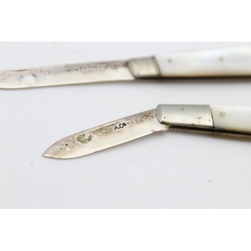 258 - Two antique hallmarked .925 sterling silver knives with mother of pearl handles - approx. gross weig... 