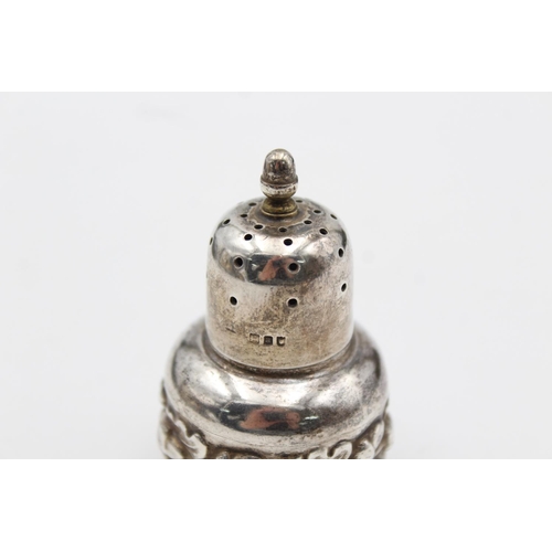 261 - Two pieces of Victorian Mappin & Webb sterling silver, salt dish and pepper pot -  dated 1896 - appr... 