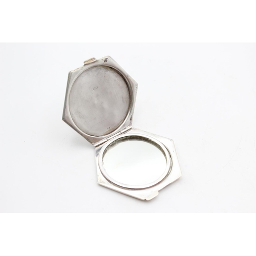 270 - A hallmarked .925 sterling silver ladies vanity compact with engraving - approx. gross weight 48 gra... 