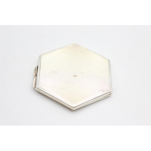 270 - A hallmarked .925 sterling silver ladies vanity compact with engraving - approx. gross weight 48 gra... 