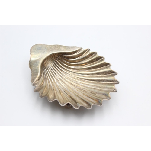 271 - A Victorian hallmarked Sheffield sterling silver scallop dish, dated 1894 - approx. gross weight 64 ... 