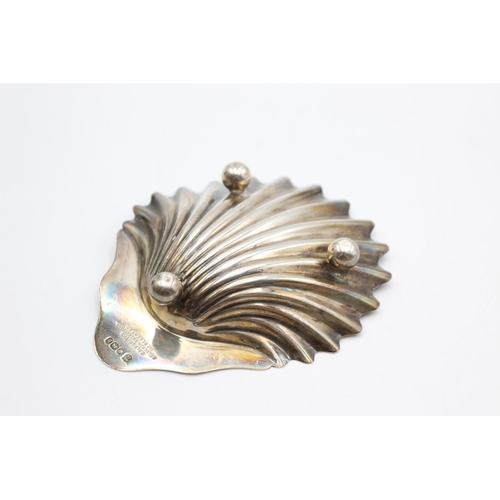 271 - A Victorian hallmarked Sheffield sterling silver scallop dish, dated 1894 - approx. gross weight 64 ... 