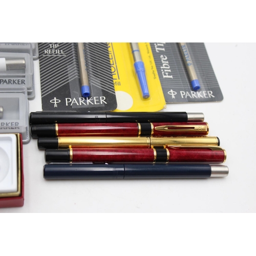 124 - A collection of assorted rollerball/felt pens to include Parker, Sheaffer, Waterman etc.