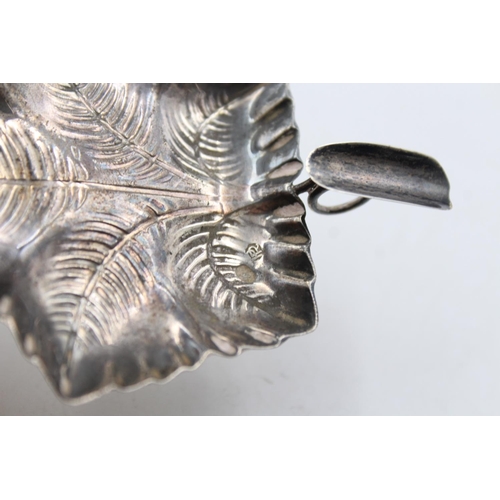 207 - A vintage .925 sterling silver leaf shaped ash tray - approx. gross weight 18 grams and 7cm in diame... 