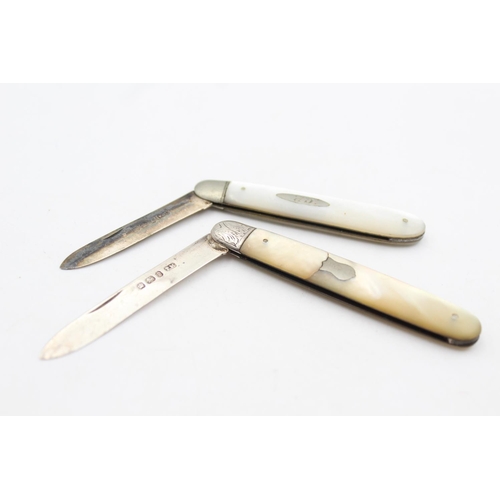 220 - Two antique hallmarked .925 sterling silver fruit knives with mother of pearl handles - approx. gros... 