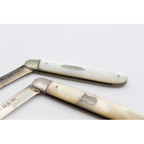 220 - Two antique hallmarked .925 sterling silver fruit knives with mother of pearl handles - approx. gros... 