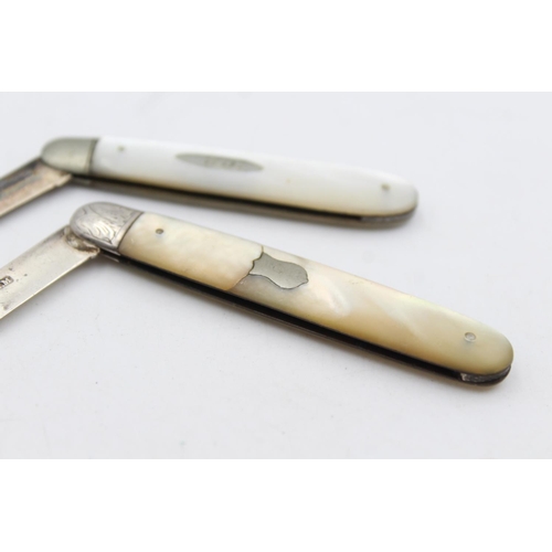 220 - Two antique hallmarked .925 sterling silver fruit knives with mother of pearl handles - approx. gros... 