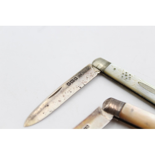 227 - Two antique hallmarked .925 sterling silver fruit knives with mother of pearl handles - approx. gros... 