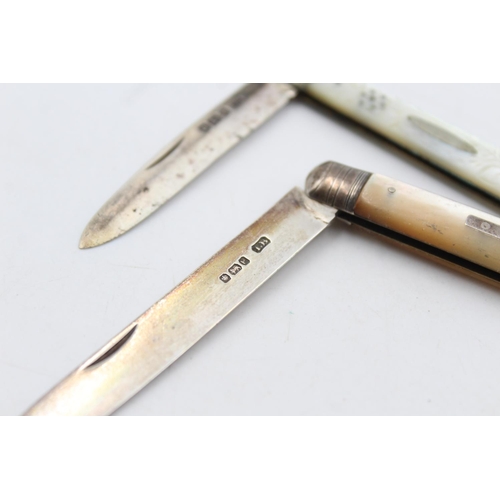 227 - Two antique hallmarked .925 sterling silver fruit knives with mother of pearl handles - approx. gros... 