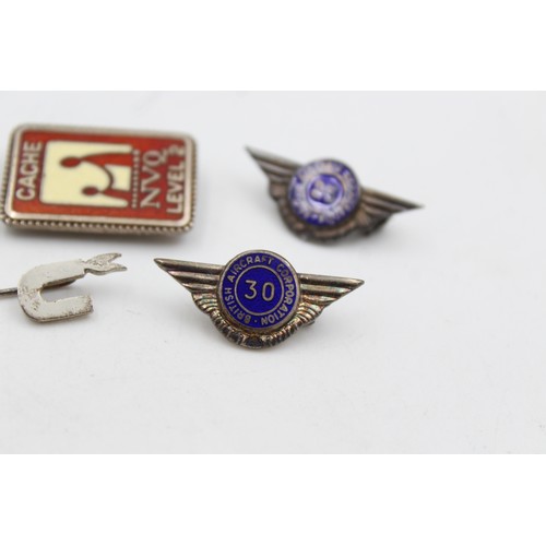 32 - Five hallmarked .925 sterling silver pin and lapel badges - approx. gross weight 22 grams