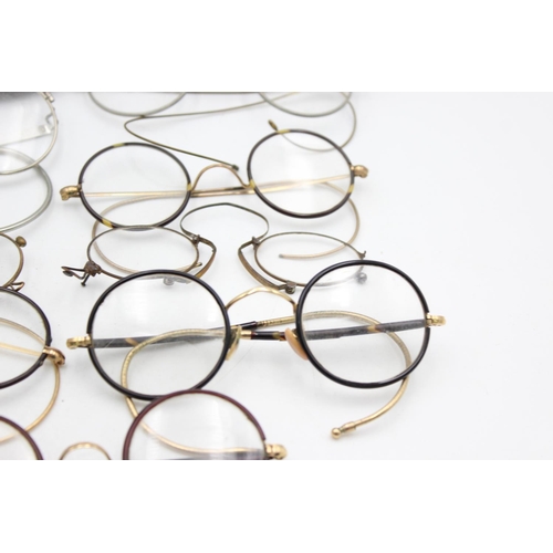 1387 - Eighteen pairs of antique spectacles