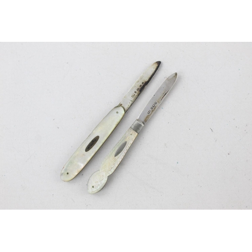 1391 - Two antique hallmarked .925 sterling silver fruit knives with mother of pearl handles - approx. gros... 