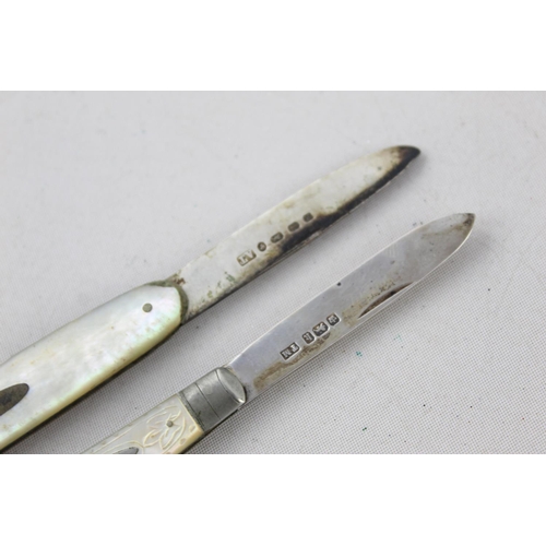 1391 - Two antique hallmarked .925 sterling silver fruit knives with mother of pearl handles - approx. gros... 