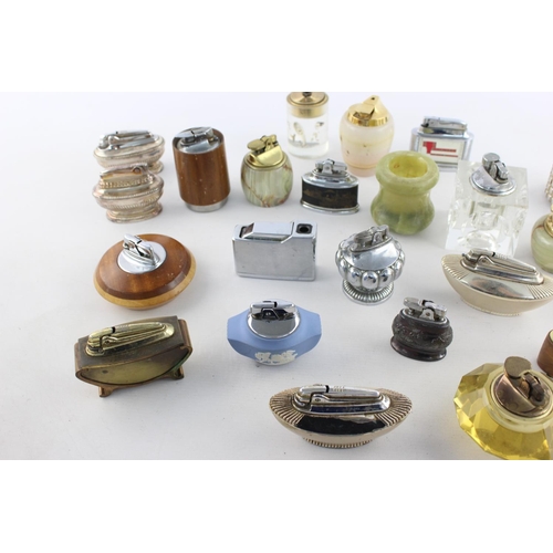 272 - A collection of assorted vintage table lighters to include Ronson, Colibri, Wedgwood etc.