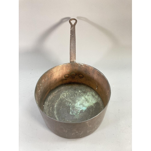 134 - A Victorian copper saucepan - approx. 25cm diameter