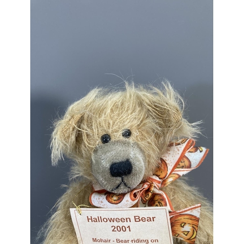 149 - A Hermann limited edition no. 71/500 2001 Halloween Bear teddy bear