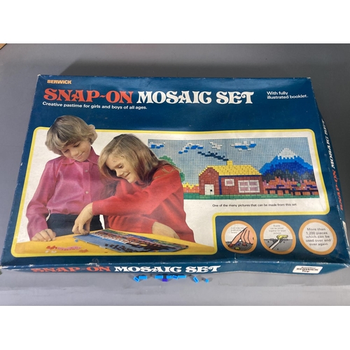 160 - A collection of boxed vintage games to include Etch-A-Sketch, Julie and Her Mother Magic Wand Dressi... 