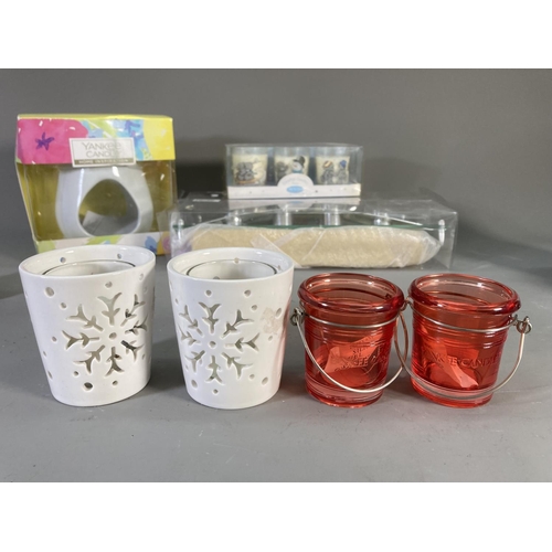 100 - A collection of assorted candle/tealight holders to include Dartington Beehive votive, Yankee Candle... 