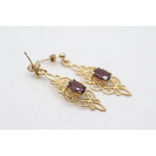 2069 - A pair of 9ct gold garnet solitaire openwork drop earrings - approx. gross weight 2.2 grams