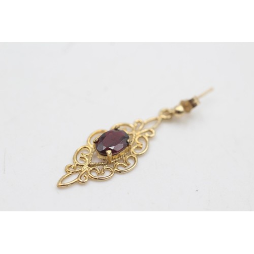 2069 - A pair of 9ct gold garnet solitaire openwork drop earrings - approx. gross weight 2.2 grams