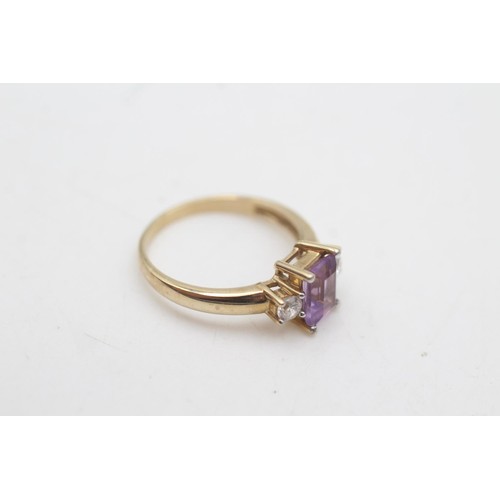 2071 - A 9ct gold amethyst and clear gemstone set ring, size M½ - approx. gross weight 2.4 grams