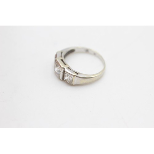 2073 - A 9ct white gold three clear gemstone set ring, size H½ - approx. gross weight 2.6 grams