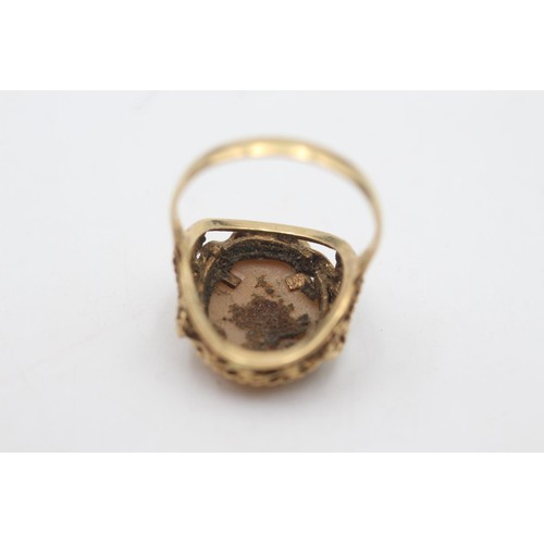 2075 - An 18ct gold cameo ornate framed dress ring, size R - approx. gross weight 6 grams