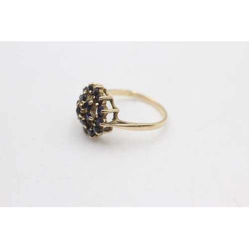 2082 - A 9ct gold sapphire cluster ring, size N½ - approx. gross weight 3 grams