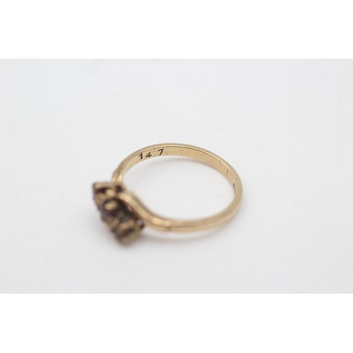 2084 - A hallmarked Birmingham 9ct gold twist band three stone garnet ring, size K - approx. gross weight 1... 