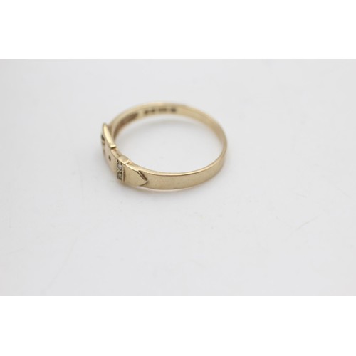 2092 - A hallmarked London 9ct gold diamond detail belt buckle band ring, size K ½ - approx. gross weight 1... 