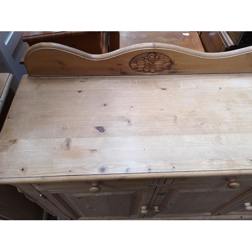 352 - A Victorian style solid pine sideboard with three drawers and three lower cupboard doors - approx. 9... 